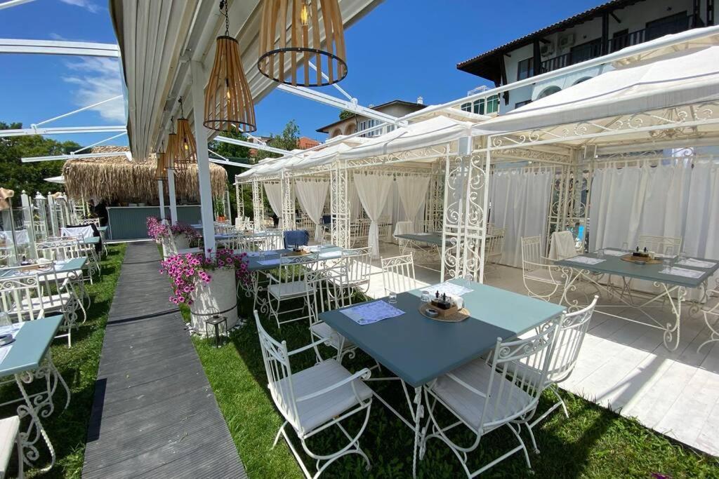 Top Complex Apartment On The Beach Sveti Vlas Buitenkant foto